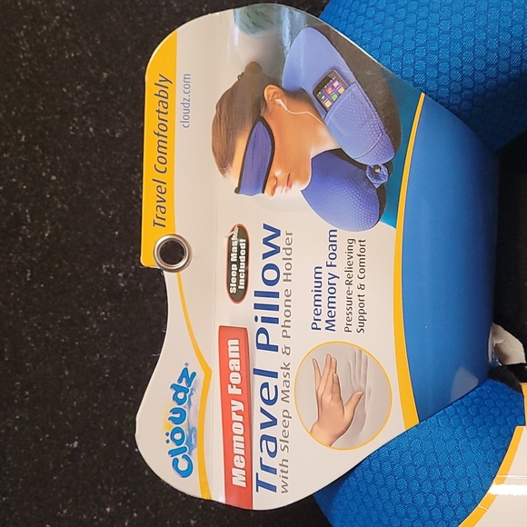 🚗🛫Travel Pillow w/ Sleep Mask - Picture 2 of 11